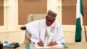 Read more about the article BREAKING: Buhari Signs Executive Order Over Compulsory Use Of Face Mask For Nigerians